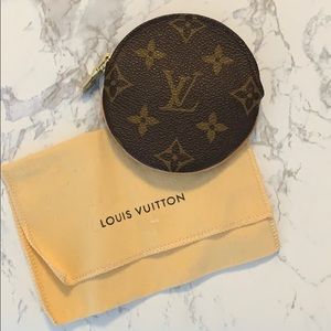 Louis Vuitton Round coin purse